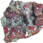 Красные драгоценные камни: рубин, красные гранаты, шпинель, красный турмалин, сердолик, красные яшмы, коралл, родонит и многие другие.